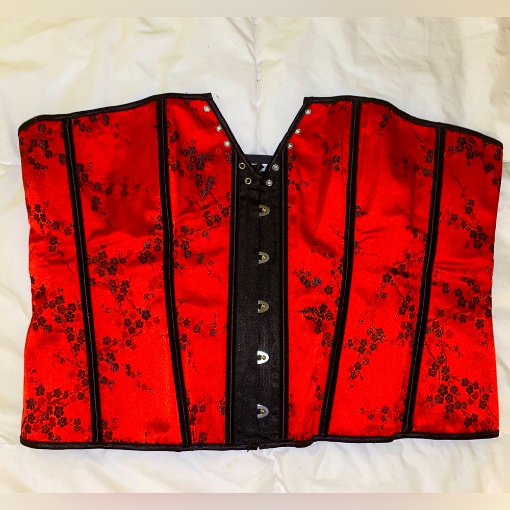 elegant red corset with black cherry blossom design and accents 🖤
